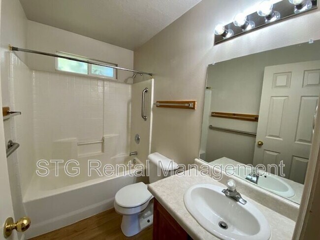 Building Photo - 180 E 100 N