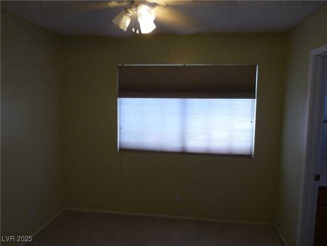 Building Photo - 912 Crowfoot