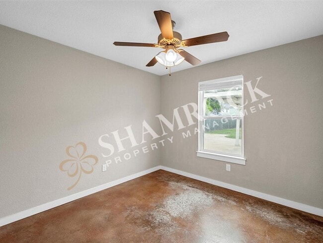 Building Photo - 1107 Primrose Dr