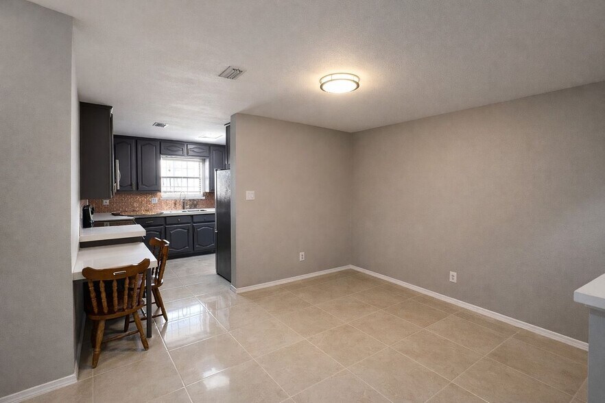 Building Photo - 2401 S Jackson Rd