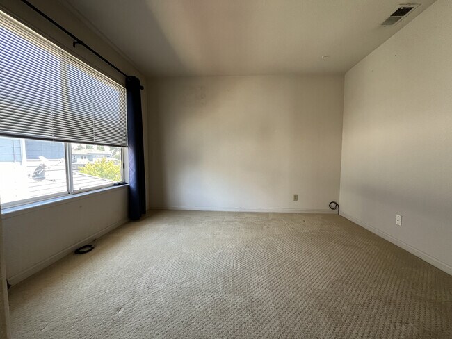 Building Photo - 3199 Alpine Dr