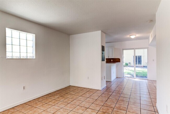 Building Photo - 970 NE 34th Ave