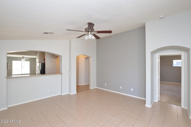 Building Photo - 45588 W Tulip Ln