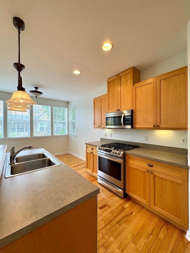 Building Photo - Desirable Poulsbo Place cottage...now avai...