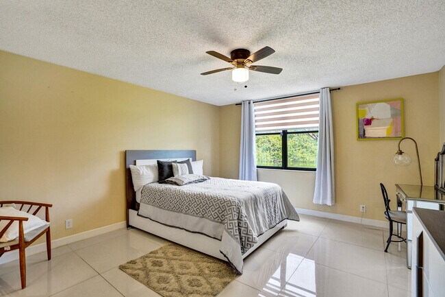 Building Photo - 2659 Carambola Cir N