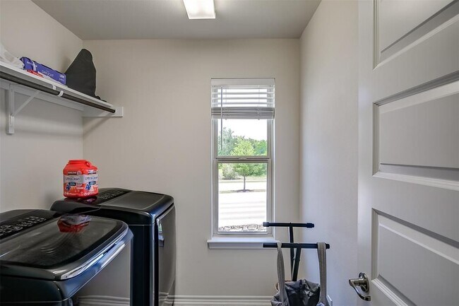 Building Photo - 9202 Spade Cir