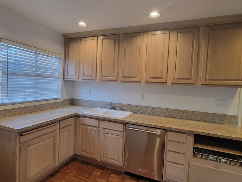 Building Photo - 17565 Bullock St