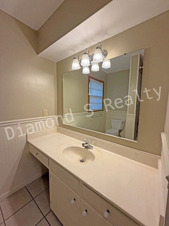 Building Photo - Southeast Springfield 3 Bedroom Home Available!