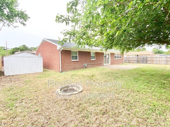 Building Photo - 101 Basswood Dr