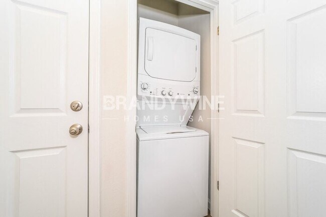 Building Photo - 509 Narnia Ct