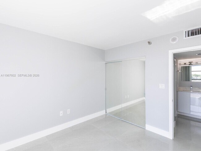 Building Photo - 20505 E Country Club Dr