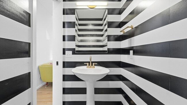 Building Photo - 207 Old Mountain Rd