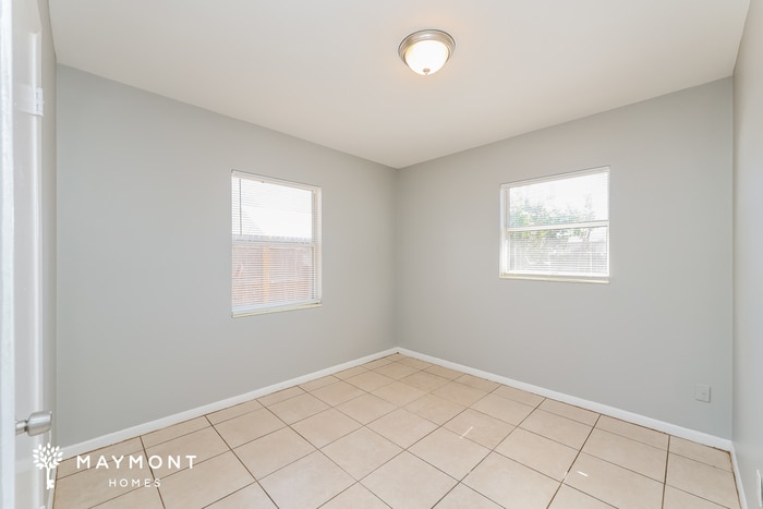 Building Photo - 5608 32nd Ave N