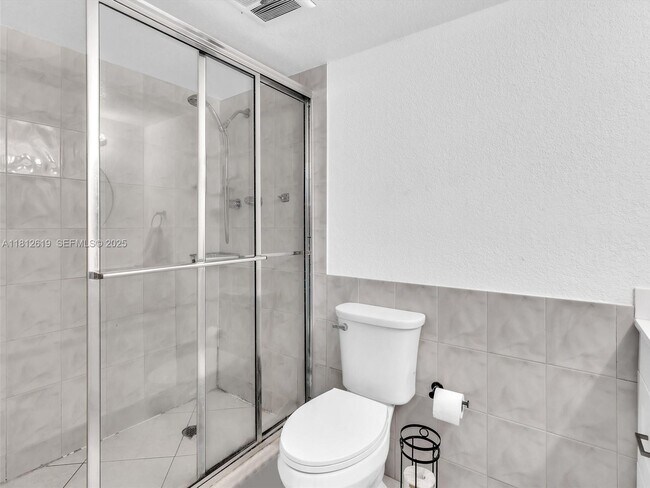 Building Photo - 1770 NE 191st St