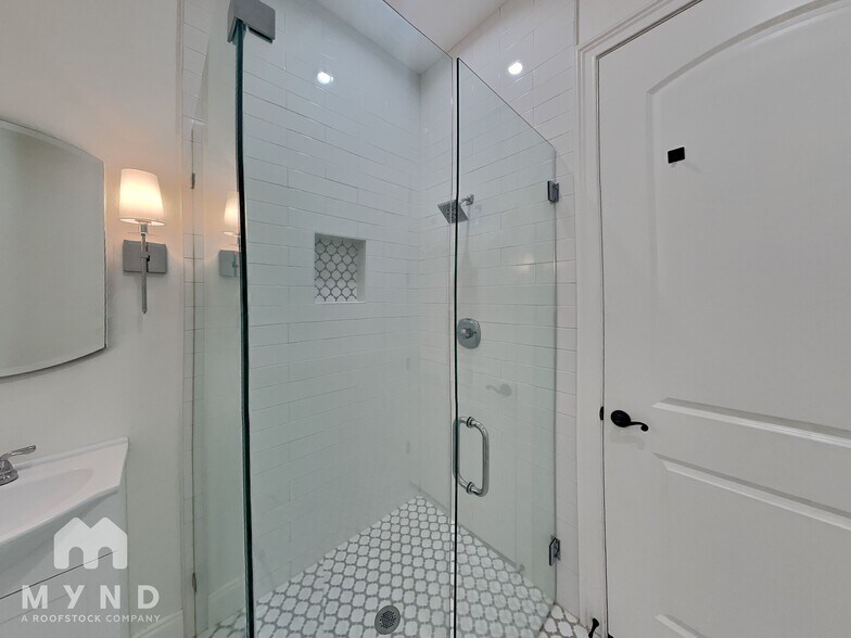 Building Photo - 1206 Comanche Cove Dr