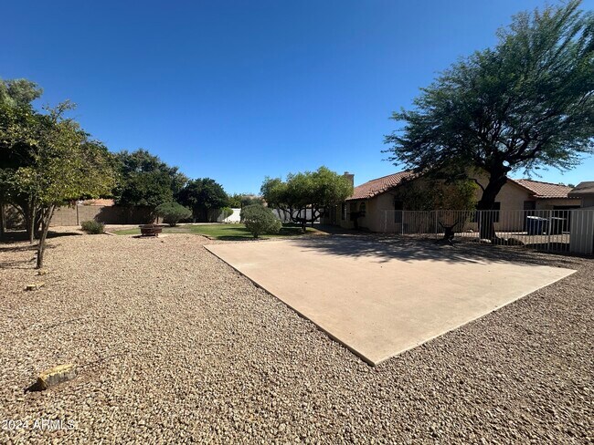 Building Photo - 1300 W Boston St