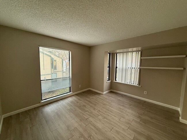 Building Photo - 2 bed 1 bath condo available in Natomas area