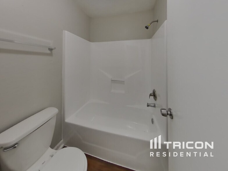 Building Photo - 15322 Acorn Green Ct