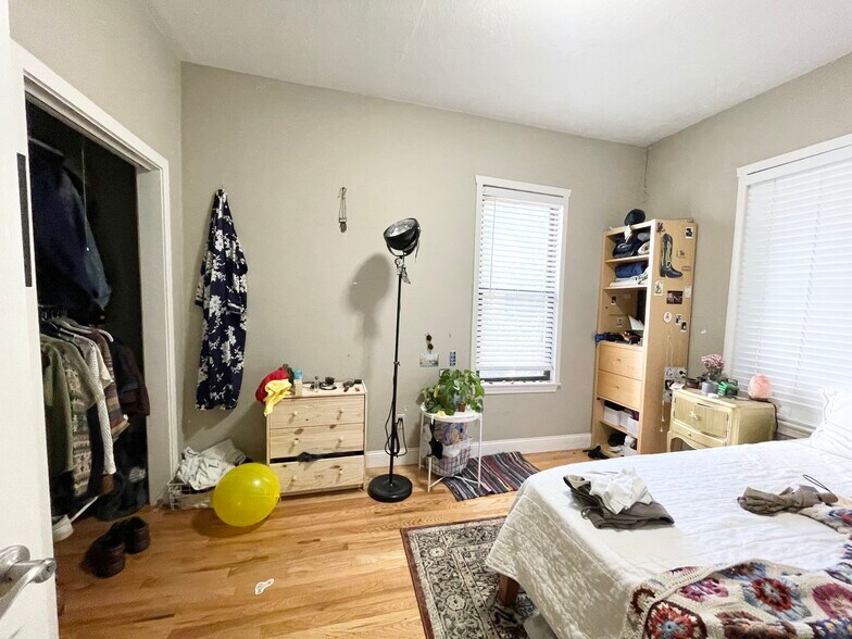 Building Photo - 1576 Tremont St