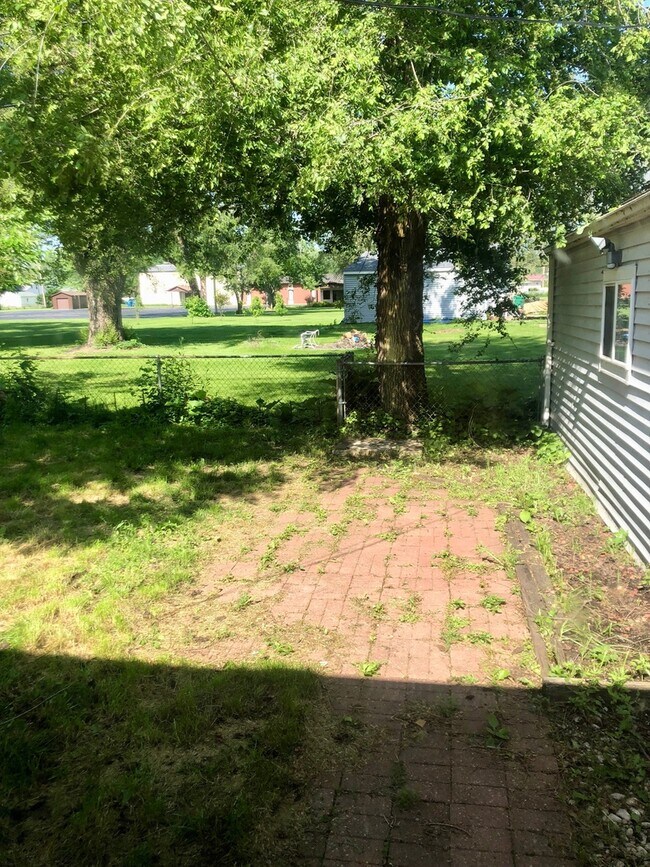 Building Photo - Quaint, cozy north side single family home!