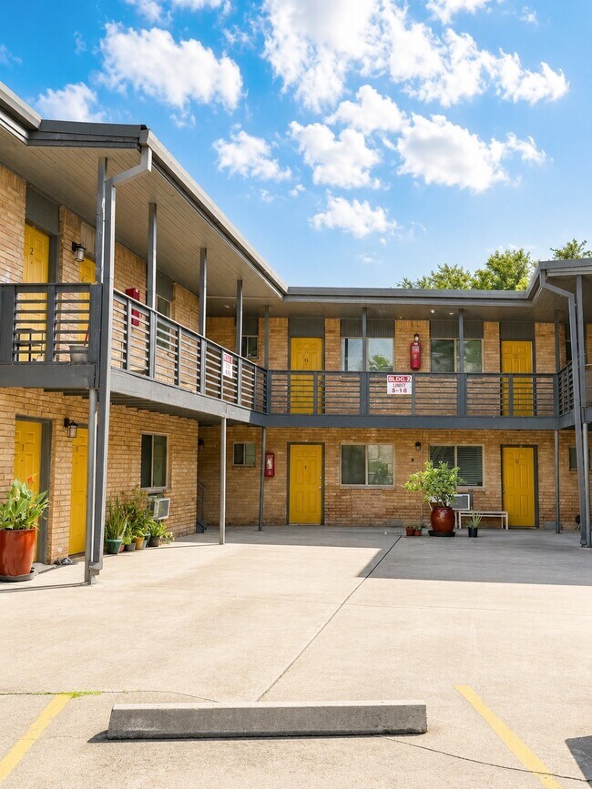 Building Photo - 4811 Oakland St