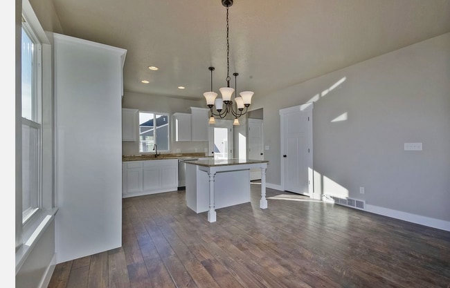 Building Photo - 394 S 730 E