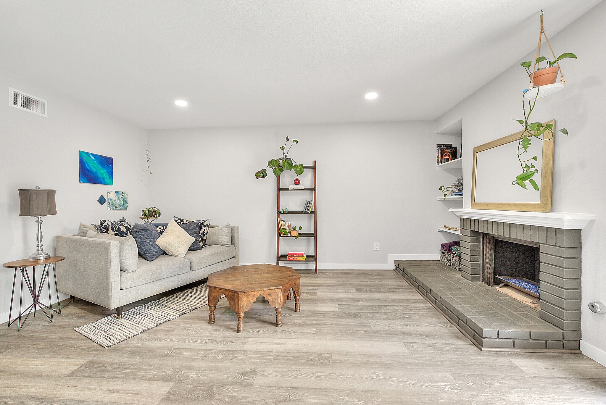 Building Photo - 1068 Border Ave