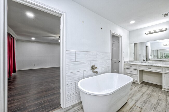 Building Photo - 5319 S Braeswood Blvd