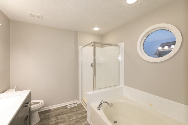 Building Photo - 3 bed 2.5 bath 2 story 2 car attached gara...