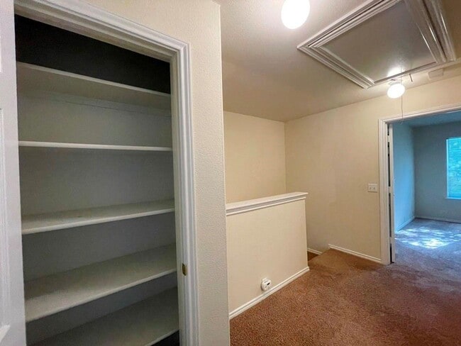 Building Photo - 251B Utterback