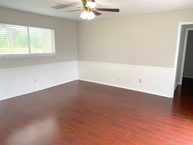 Building Photo - 14934 Elmont Dr