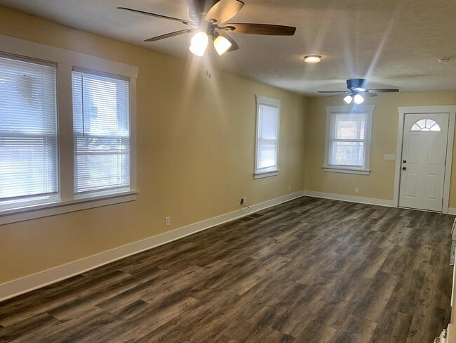 Building Photo - 411 Voorhis St