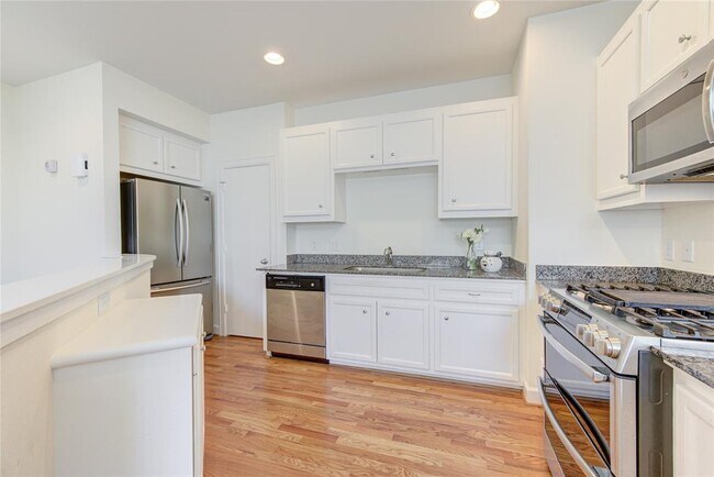 Building Photo - 11508 Main Cedar Dr