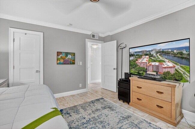 Building Photo - 1099 S Ocean Blvd