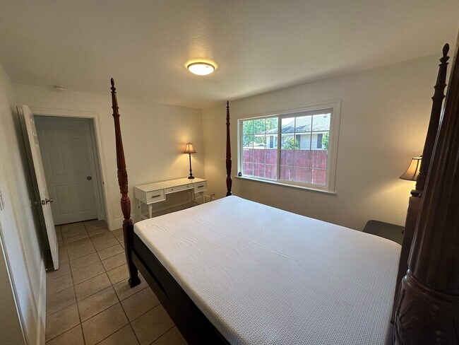 Building Photo - 225 Hunter Lake Dr