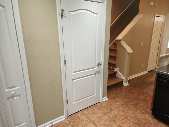 Building Photo - 15924 Fishhawk Creek Ln