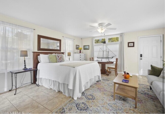 Building Photo - 509 Live Oak St