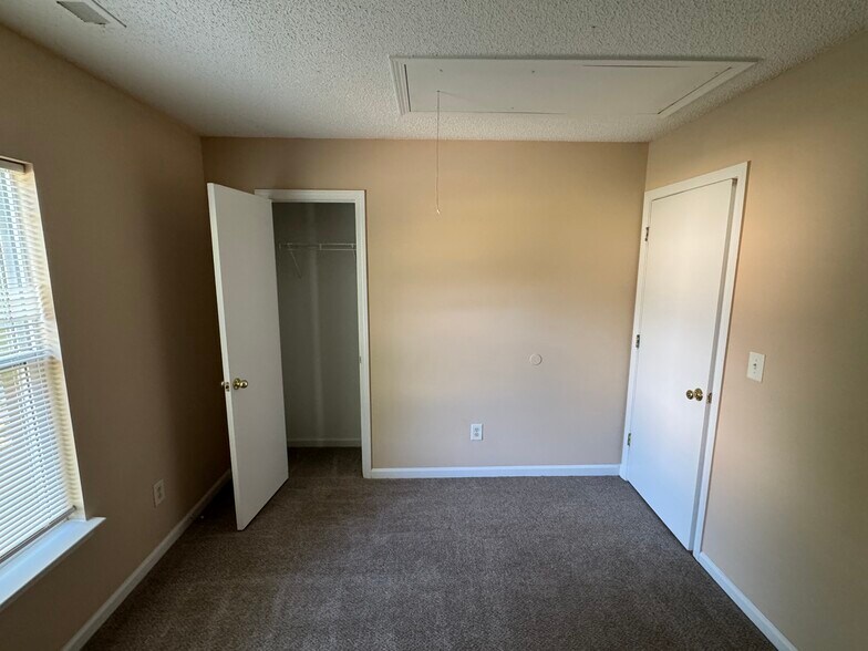 Building Photo - 5022 Oak Pasture Ln