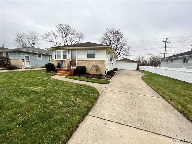 Primary Photo - 13 Satinwood Dr