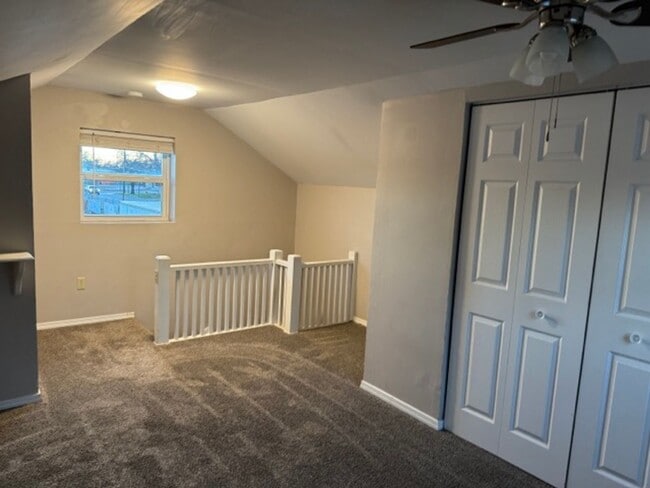 Building Photo - 2 Bedroom, 1 Bath, 1 Car Garage, Appliance...