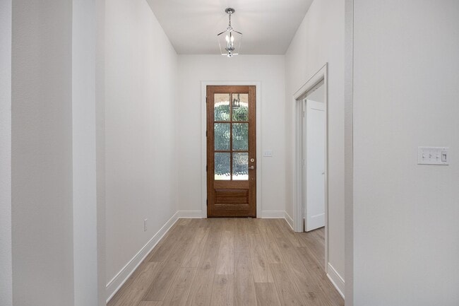 Building Photo - Gorgeous new construction in Flint!