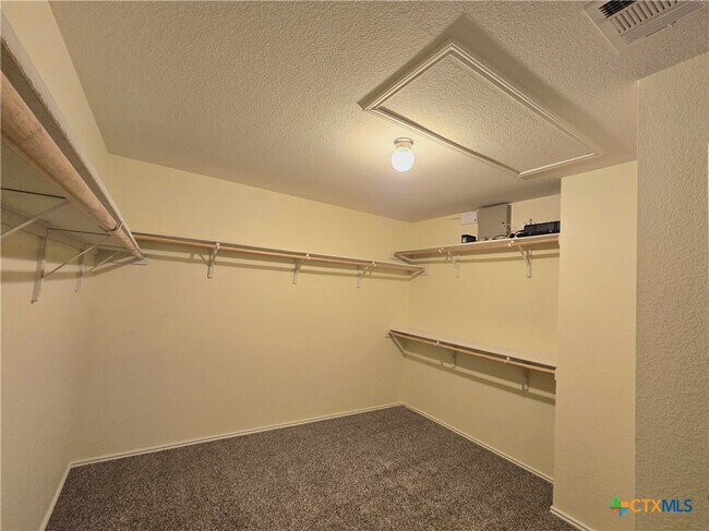 Building Photo - 5000 Willamette Ln