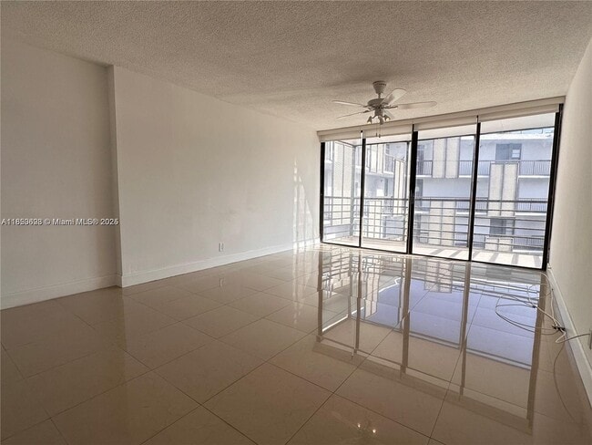Building Photo - 20500 W Country Club Dr
