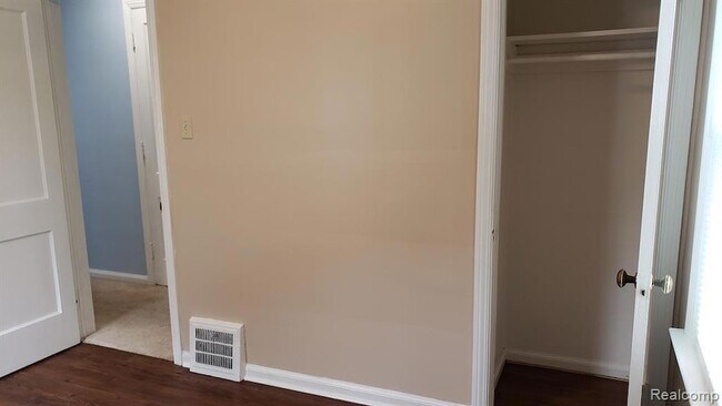 Building Photo - 1261 Pearson St