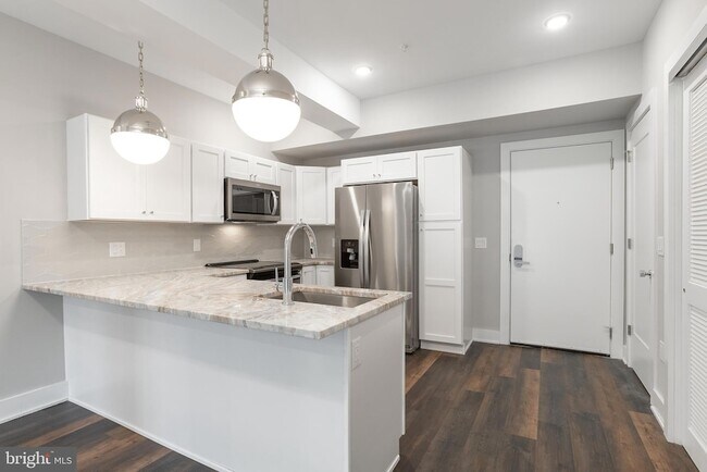 Primary Photo - 45 W Haines St