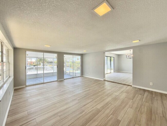 Building Photo - 8718 Thornwood Ln