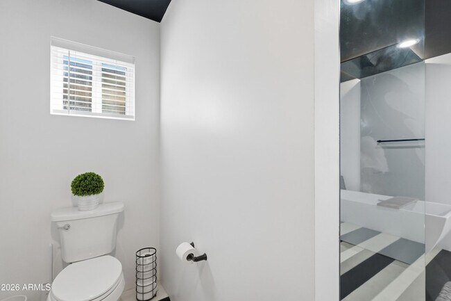 Building Photo - 2812 N 71st Pl