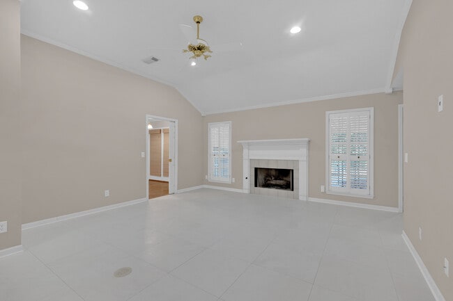 Building Photo - 2101 Fox Ridge Rd