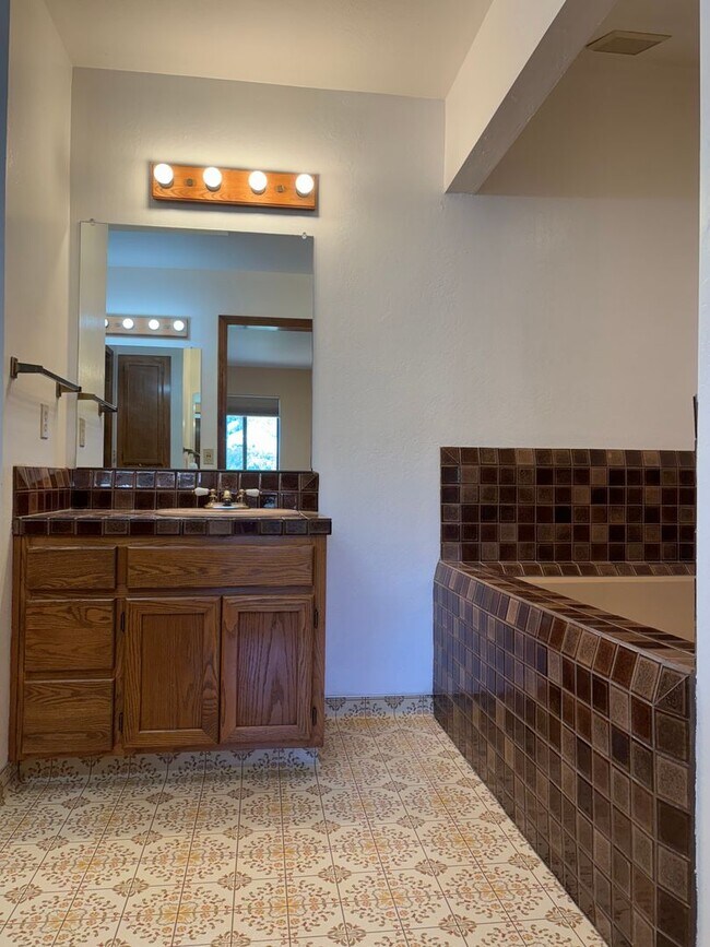 Building Photo - 6 Acres; 3 bedroom 2.5 bath plus bonus roo...
