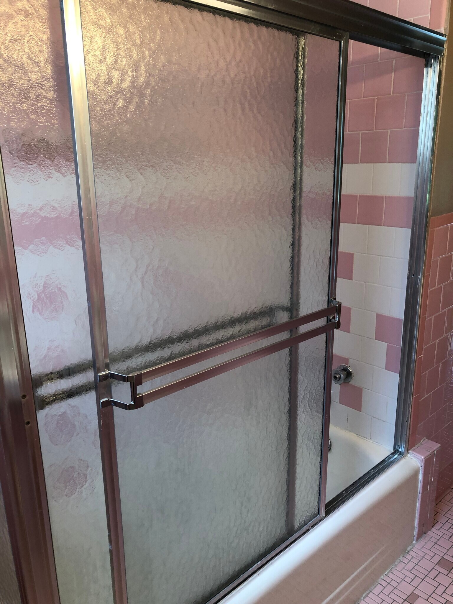 Shower doors - 188 Lawrence St